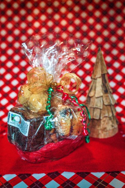 Festive Holiday Basket - Regular